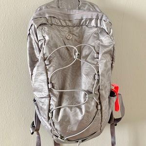 lululemon women’s running backpack